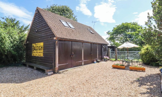 Cambridge Cottage | THE STUDIO, HORSESHOE COTTAGE, pet friendly in Fulbourn