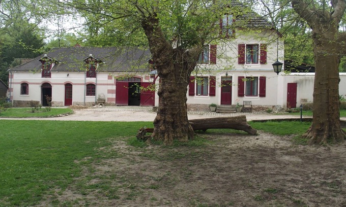 Chateaufort Apartment | The Studio of the Domaine de la Geneste