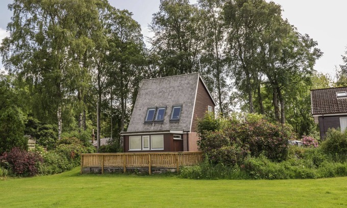 Kinbuck Cottage | THE STUDIO, romantic, with a garden in Dunblane