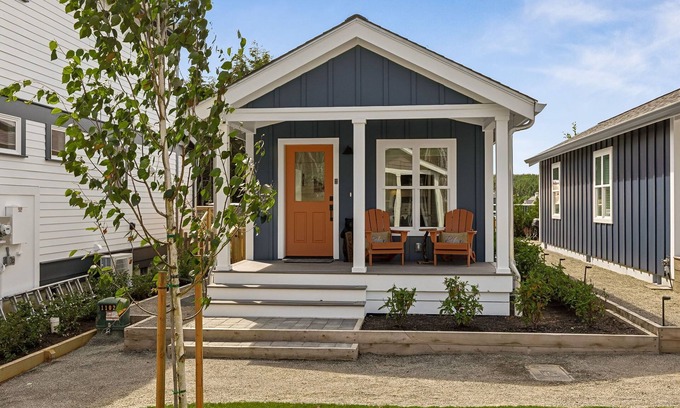 Pacific Beach House | The Suite Escape: Dog Friendly, Private Hot Tub