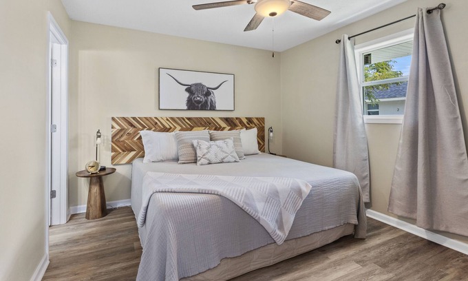 Sulphur Apartment | The Suite Spot 6 - minutes to casinos