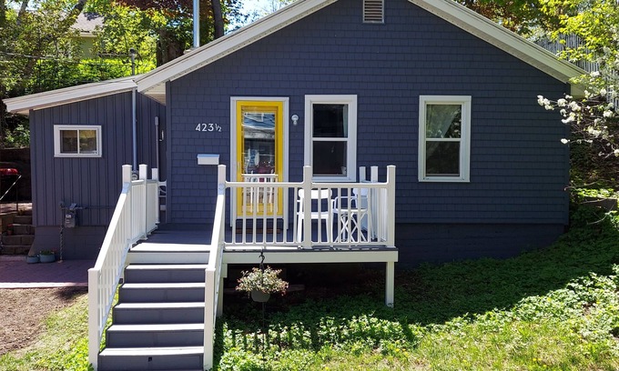 Marquette House | The Summer Cottage - 1 bedroom home central to downtown and NMU. Bring the dog!