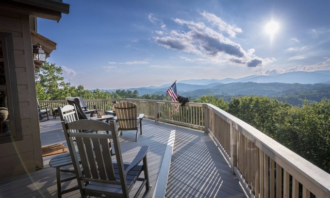 Sautee Nacoochee Cabin | The Summit - A Spacious Luxury Cabin w/Unbeatable Panoramic Views