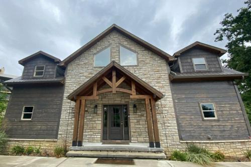 Chalet Village House | The Sundrop - Pool Table, Arcade Games, Outdoor Hot Tub, + Resort Access