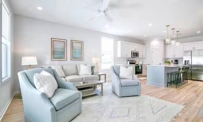 Oxford House | The Sunflower, 4BR Luxe Stay by Velvet Ditch Villas