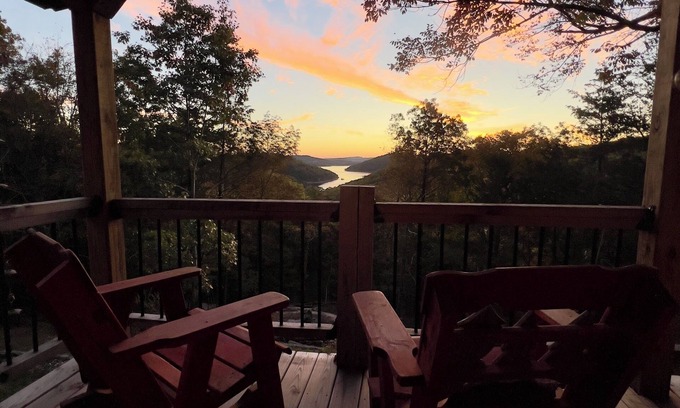 Lampe Cabin | The Sunrise Cabin