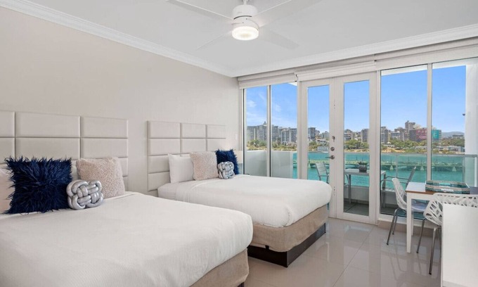 Puerta de Tierra Apartment | The Sunrise Studio | Balcony & Ocean Views | Pool