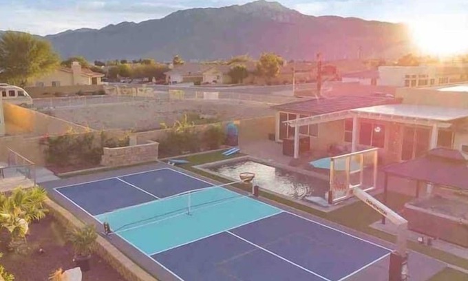 Desert Hot Springs House | The Sunrock Oasis Mountain Views