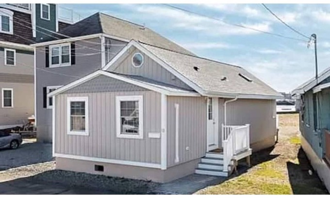 Hull House | The Sunset Bay Retreat - Cozy Beach Bungalow