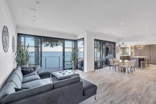 West Vancouver House | The Sunset Lane Waterfront Home