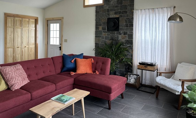 Burdett House | The Sunset Suite