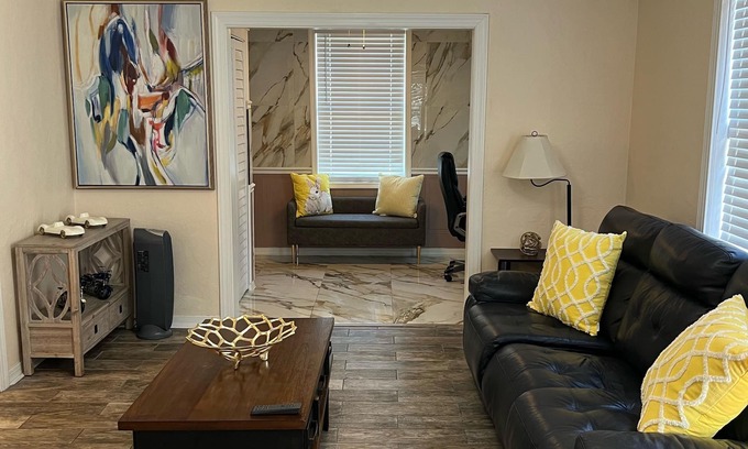 Brentwood House | The Sunshine Home Getaway