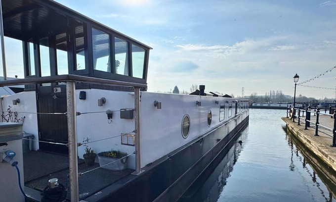 Barton under Needwood House | The Swan Flotel | Barton Marina