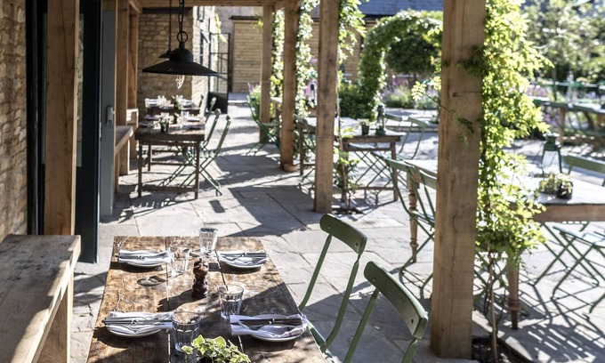 Ascott-under-Wychwood Hotel | The Swan Inn