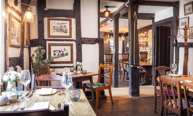 Midhurst Hotel | The Swan Inn