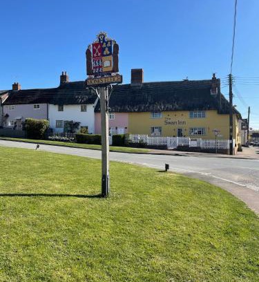 Monks Eleigh Bed & Breakfast | The Swan Inn