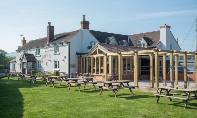 Hanley Swan Hotel | The Swan Inn