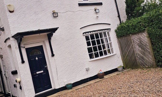 Chapeltown House | The Sweet Brier Cottage in Leeds