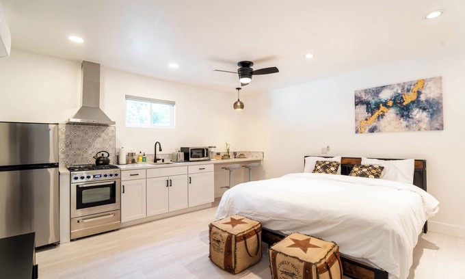 Meiners Oaks Apartment | 'The Sweet Pad' - Cozy Studio with WiFi and AC in lovely Ojai