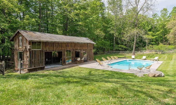 Monroe House | The Sweet Spot: Fun-Filled Fall Getaway