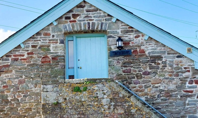 Port Talbot Apartment | The Tack Room - Tyn Cellar Barns
