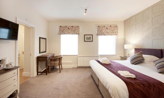 Moreton Hotel | The Talbot Hotel