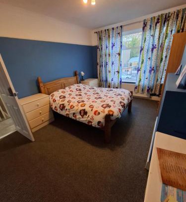 London Borough of Bromley House | The Tasty Moon Rent Room