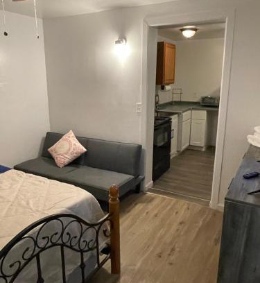 Garfield House | THE TAYLOR 1 BEDROOM GUEST HOUSE FULL KITCHEN and PRIVATE GATED YARD ARTS RooSEVELT ROW CONVENTION CENTER STADIUMS ASU DOWNTOWN PHOENIX
