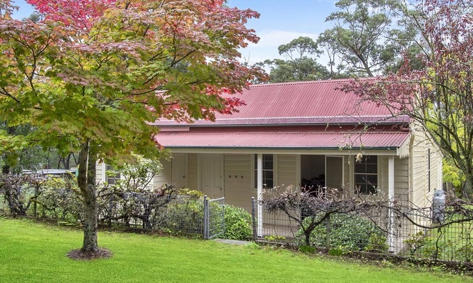 Mount Wilson Cottage | THE TEACHERS COTTAGE- SPECIALS ON NOW !