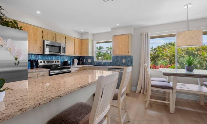 Mid Island Apartment | The Tequila Sunrise at Lazy Way