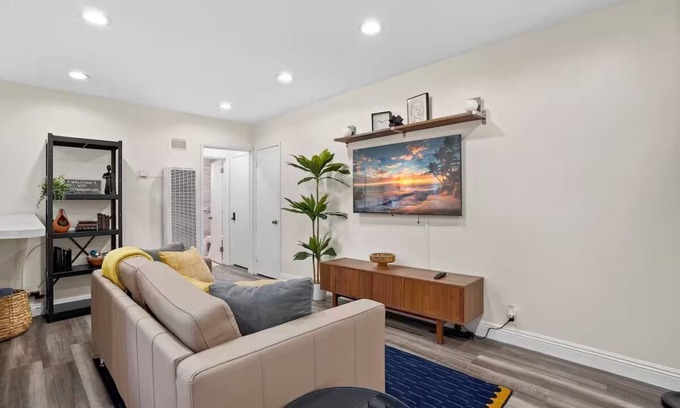 Belmont Heights Apartment | The Termino Treasure-Walk to Beach-Coastal Comfort