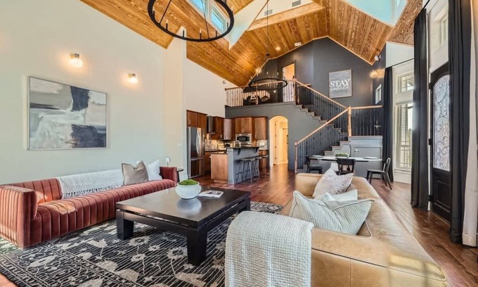 Georgetown House | The Terra Cottage-Guest house with a pool in GTX!