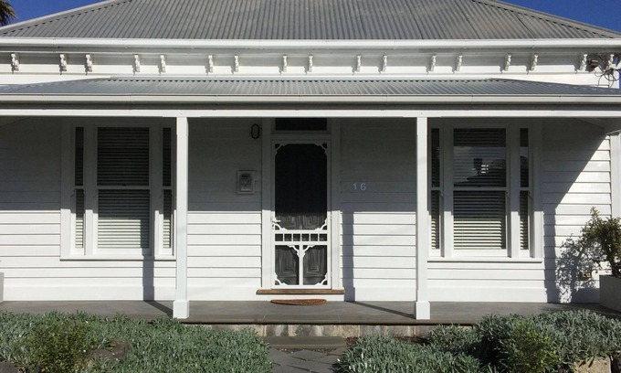 Williamstown House | The Terrace in Williamstown