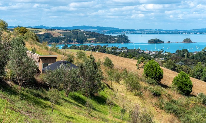 Palm Beach Ski Chalet | The Terraces - Stay Waiheke