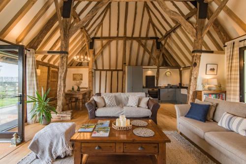 Stowting House | The Thatched Barn by Bloom Stays