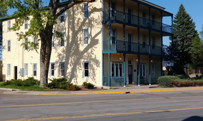 Annandale Hotel | The Thayer