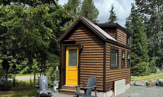 Courtenay Cabin | The Thistle - On Quiet Country Acreage - with A/C