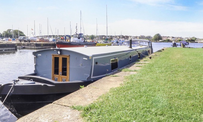 Lancaster Cottage | THE THOMAS O'ROURKE, pet friendly, with open fire in Glasson