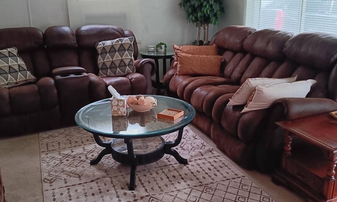 South Kansas City House | The Three C's.Calm, Classy & Comfortable
