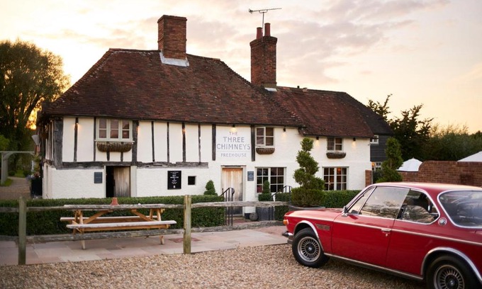 Abbess Roding Hotel | The Three Chimneys Country Pub