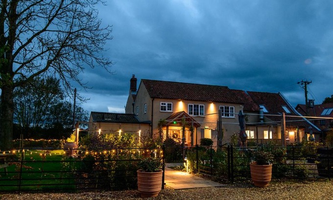 Briston Bed & Breakfast | The Three Horseshoes
