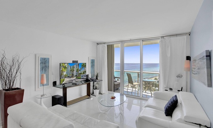 Hollywood South Central Beach Condo | THE TIDES N-14H