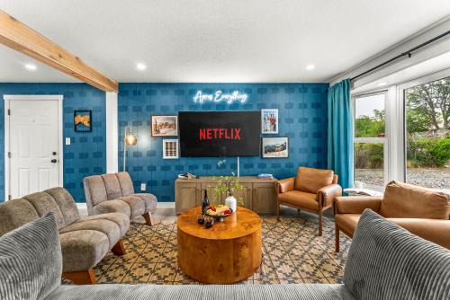 Highlands House | The Timberline- Game Room, Outdoor Theater, Bocce, Fire Pit, Pets