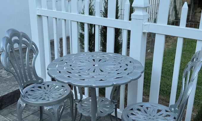 Rancho Palos Verdes Cottage | The Tiny cottage in quite charming. Palos Verdes with AC, WiFi and washer/dryer