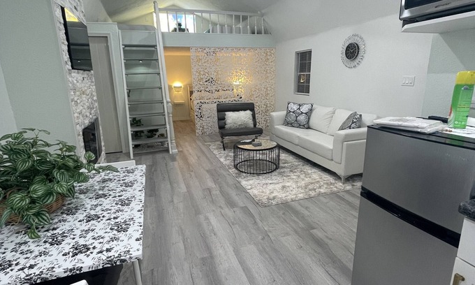 Altamonte Springs Bed & Breakfast | The Tiny Cottage in The Springs