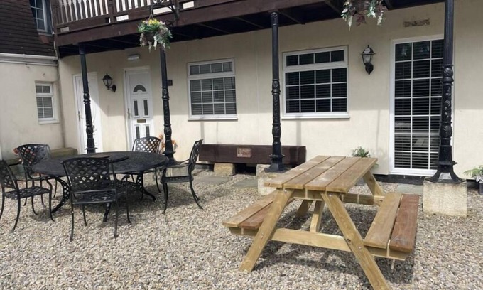 Yarm Apartment | The Toot Suite Self Catering, Private Hot Tub