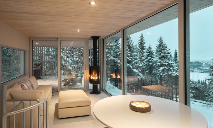 Lac Beauport Ski Chalet | The TOPAZ - Panoramic Views with Spa near Quebec City