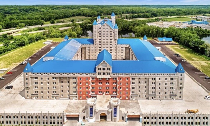 Grandville Apartment | The Tower Wing Apartments at The Grand Castle