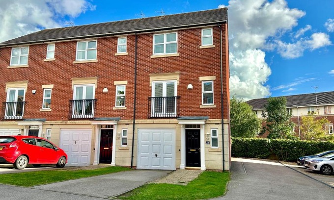 Market Harborough House | The Town House, whole house suitable for contractors and families
