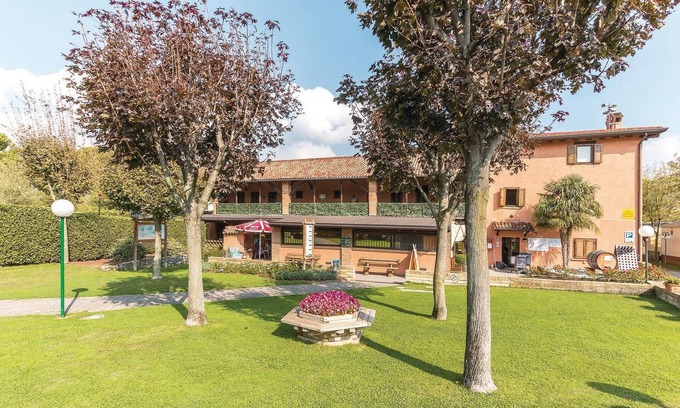 Iseo Apartment | The town of Iseo is located directly on the shores of the homonymous Lake Iseo, 30 km east of the hi